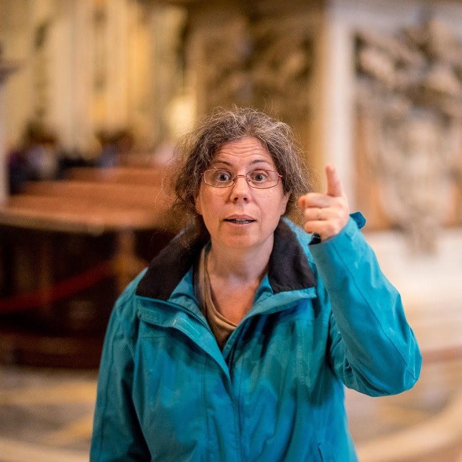 Portrait de Sylvie Delaët qui donne un conseil, avril 2015